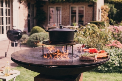 Ambiance cozy au jardin avec plancha et barbecue